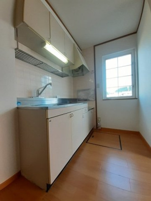 【キッチン】 | シュピーレン空港通Ｂ | コンパクトなキッチンで掃除もラクラク