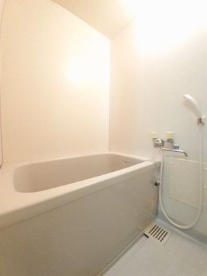 【浴室】 | シュピーレン空港通Ｂ | 落ち着いた空間のお風呂です