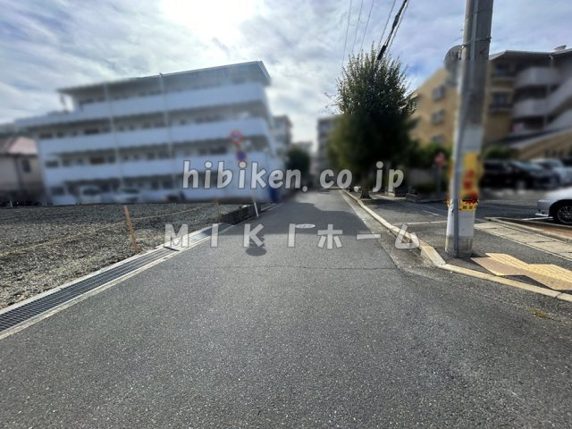箕面市箕面６丁目　土地の前面道路含む現地写真
