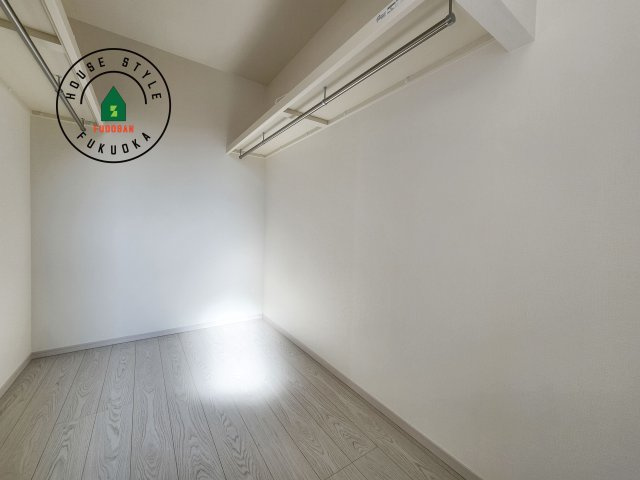 春日市須玖南3丁目第1-2棟（1号棟）の内観：施工例|洋服や大きな荷物が多い方や人数の多いご家族などは、一般的なクローゼットよりもウォークインクローゼットのほうが使い勝手が良いです。