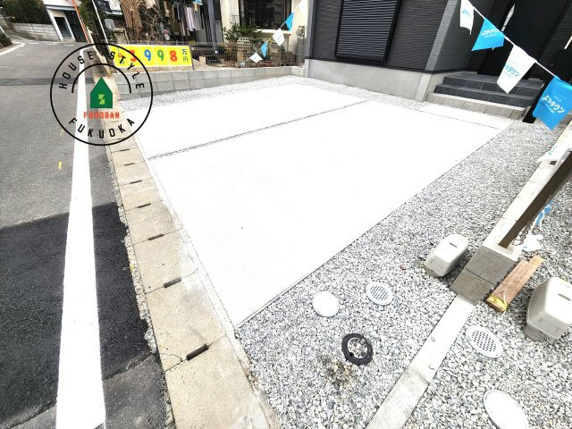 春日市須玖南3丁目第1-2棟（1号棟）の駐車場|広々した駐車場になります。3台並列駐車となります。