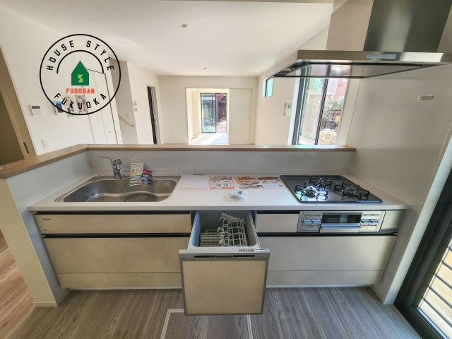 春日市須玖南3丁目第1-2棟（1号棟）の内観：施工例|キッチン。グリル・食器洗い乾燥機・浄水器も完備。