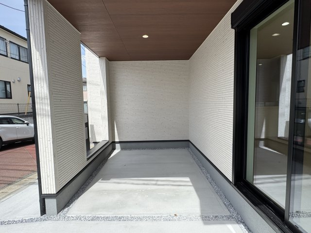 柏市十余二新築戸建の駐車場|愛車に優しいビルトインガレージ