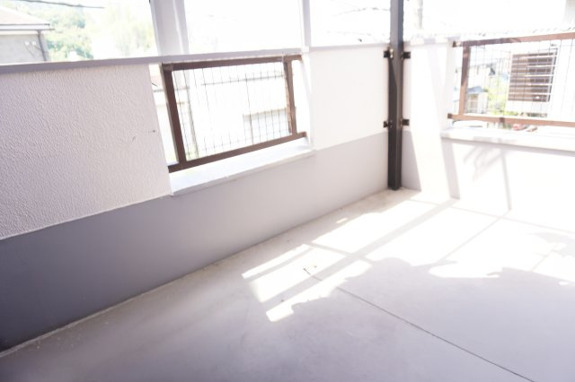 中古戸建　四條畷市清滝中町（昭和61年築）のバルコニー|南西向き明るいワイドバルコニー