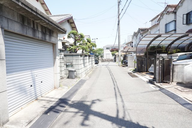 中古戸建　四條畷市清滝中町（昭和61年築）の前面道路含む現地写真