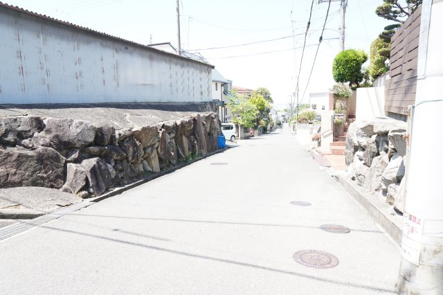 中古戸建　四條畷市清滝中町（昭和61年築）の前面道路含む現地写真