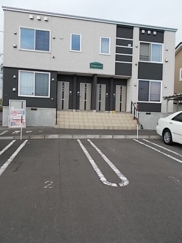 インプレスの駐車場