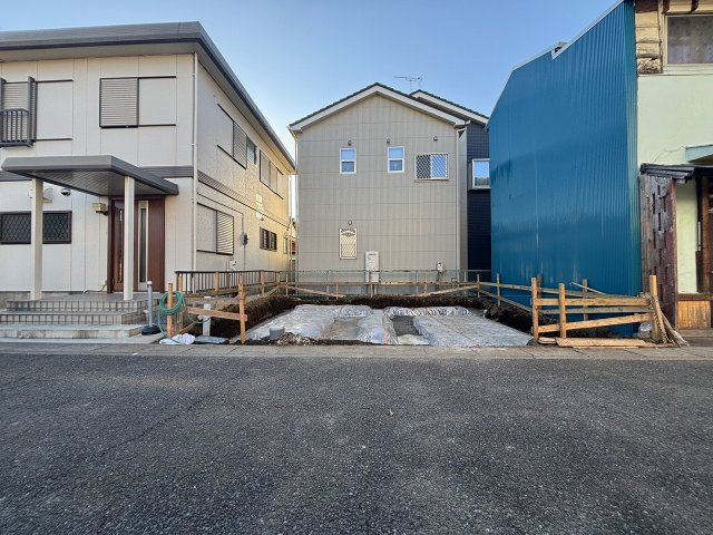 【外観】 | 大宮区上小町 限定1棟新築戸建て | 現地工事着工致しました。建物未完成に付き、プレゼンテーション随時開催中で御座いますのでお気軽にスタッフまでお問合せ下さい。