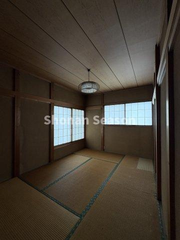 【和室】 | ２面採光の居室は、陽当り・風通りも良好ですよ♪
