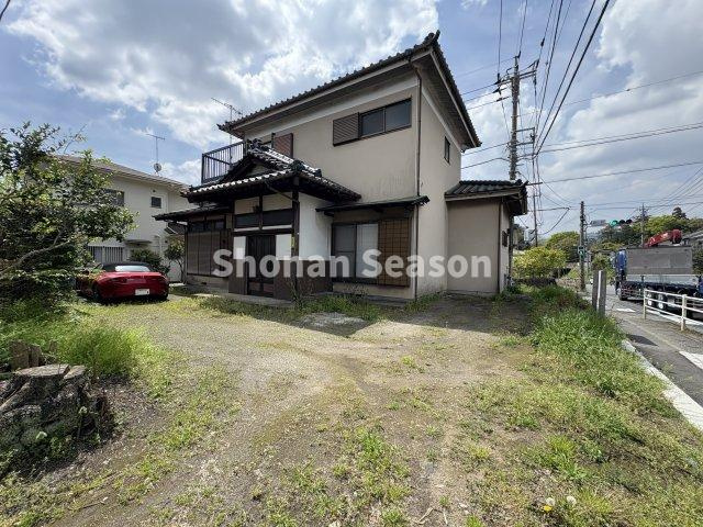 【庭】 | BBQ他、アウトドアリビングが満喫できる広い庭付き一戸建てです♪　
ぜひ現地ご内見下さい。