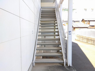 【エントランス】 | レオパレスＲｕｈｅ