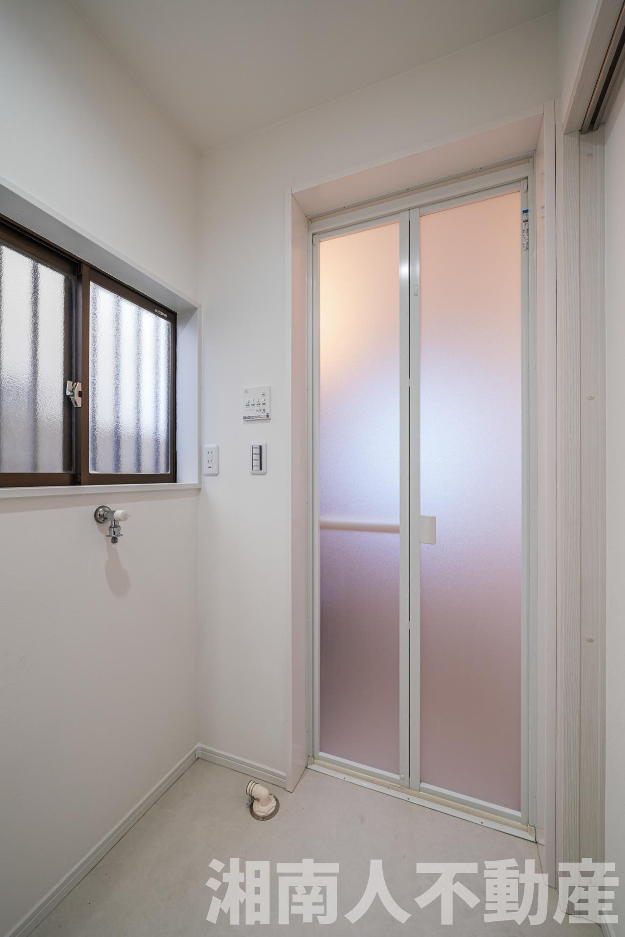 最寄り駅から好アクセス！　座間市座間1丁目中古戸建ての前面道路含む現地写真