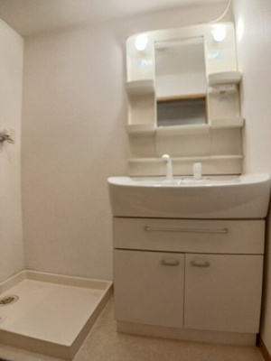 【洗面所】 | セレナ・カーサＡ | ゆったりとスペースのある洗面所