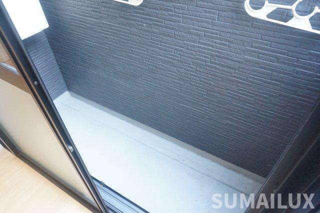 熊本市中央区黒髪３丁目のアパートのバルコニー