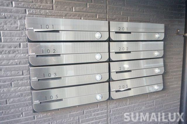 熊本市中央区黒髪３丁目のアパートのエントランス