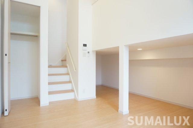 熊本市中央区黒髪３丁目のアパートの居間・リビング