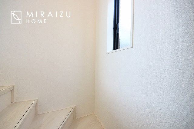  | 永く住むからこそシンプルで飽きのこないデザインに。ただいま、おかえりの温かな声が聞こえる玄関。