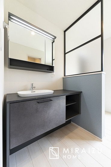 【内観：施工例】 | 陽の光をたっぷりと浴びながら気持ち良く生活が出来ます。見学・ご相談等、お気軽にご連絡下さい。※設備仕様プラン変更の場合もございます、予めご了承ください。※CG画像に関して、あくまでもイメージです。