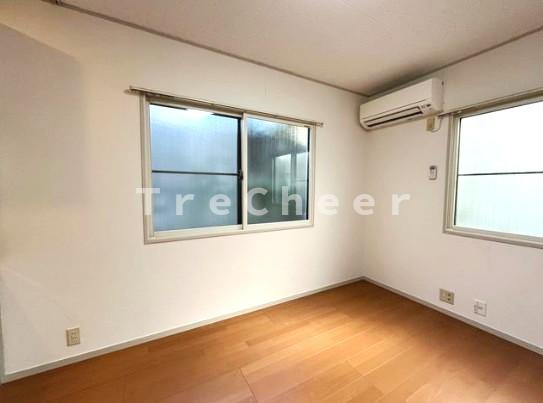 エミナース千駄木の洋室