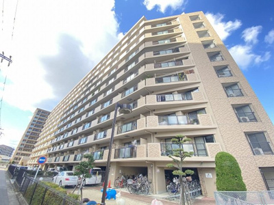 【外観】 | 藤和ハイタウン津久野駅前 | ウエルシアまで徒歩７分！ジョーシンまで徒歩１４分！お買い物に便利な立地ですね！