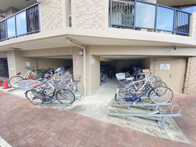【駐輪場】 | 藤和ハイタウン津久野駅前 | 堺市立総合医療センターまで徒歩６分ですので、突然の怪我や体調不良の時にも安心ですね！