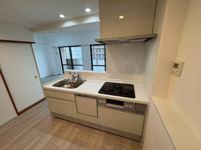 【キッチン】 | 藤和ハイタウン津久野駅前 | 家族を身近に感じる対面式キッチンです！３口コンロの使いやすいシステムキッチンですよ♪