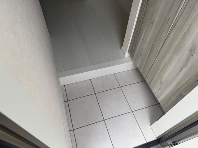 調布市八雲台１丁目のアパートの玄関