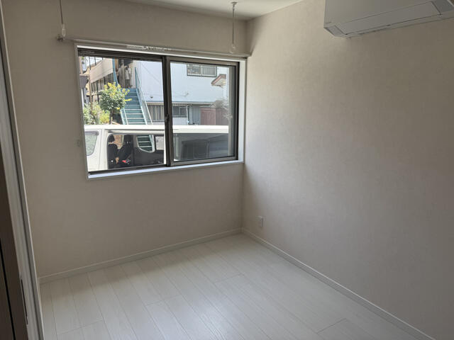 調布市八雲台１丁目のアパートの居間・リビング