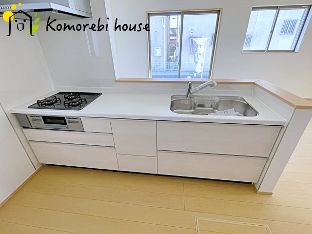 さいたま市西区佐知川412番　新築一戸建て　ハートフルタウン　Aのキッチン|コンパクトなキッチンで掃除もラクラク