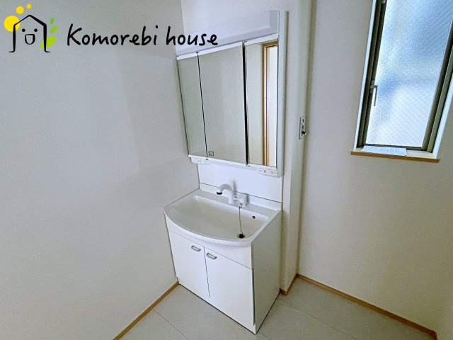 さいたま市西区佐知川412番　新築一戸建て　ハートフルタウン　Aの独立洗面台|使いやすい独立洗面台です