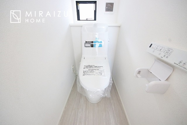 【トイレ】 | おしり洗浄、ビデ洗浄、暖房便座の機能を標準装備。トイレットペーパーの無駄遣いを防ぎ、肌を傷つける心配がありません♪