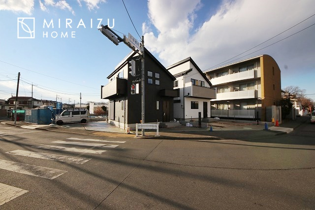 【前面道路含む現地写真】 | 日当たりの良いお家は嬉しいですよね。それぞれ価値観が分かれる箇所です、実際に内覧して日当たりの心地よさをご体感下さいね♪