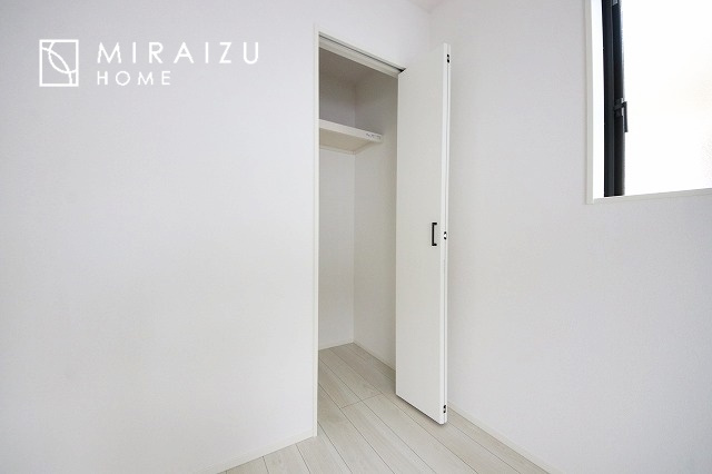 【洋室】 | 暮らしやすさを考えたプランで快適な現地ロケーションを実現。安らぎに満たされる、ゆとりのある日々を過ごせます♪