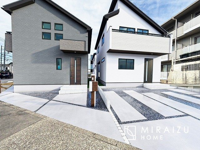 【外観】 | マイホームは夢ではありません、ミライズホーム株式会社が一緒にサポートさせていただきます！ご要望をヒアリングさせてください。※実際の写真に建物パースを重ねたものです。