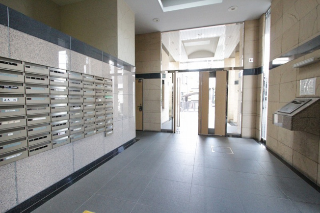 【エントランス】 | サンクレイドル志木　(丸井志木店) | 管理体制良好で、清掃や共用部の管理も行き届いた安心のマンションです。