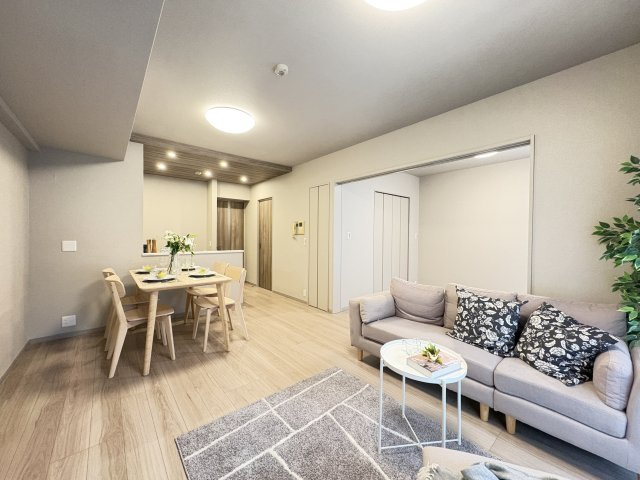 【居間・リビング】 | サンクレイドル志木　(丸井志木店) | 現地（2025年11月）撮影
LDKに便利な収納スペースを確保。