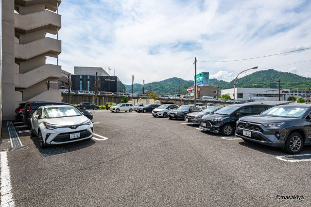 メゾン・ド・ポプラの駐車場