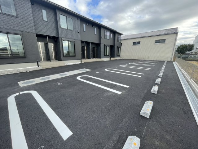 エテルノ・リンドの駐車場