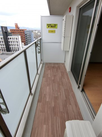 久留米市東町の賃貸マンションのバルコニー|お洗濯にも便利なバルコニー付き※別号室のお写真になります。