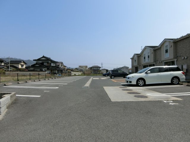ハイドランジア　２番館の駐車場