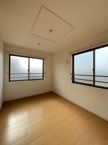 エレガントヴィエⅧの洋室