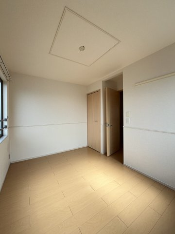 エレガントヴィエⅧの洋室