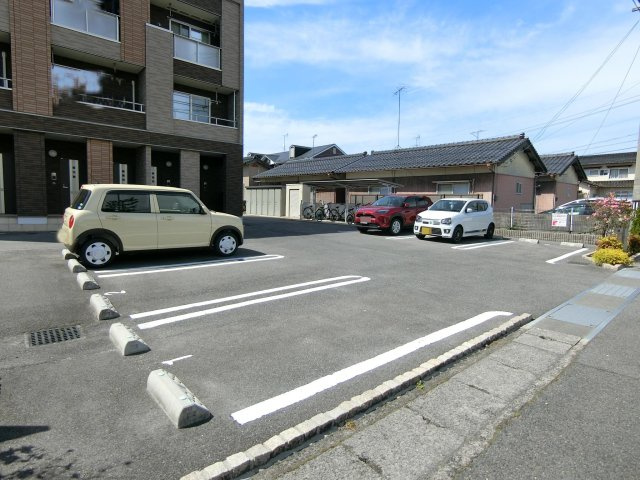 エレガントヴィエⅧの駐車場