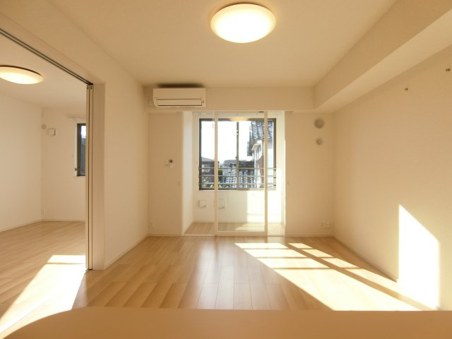 ブルーオーシャン・レジデンスＢの居間・リビング