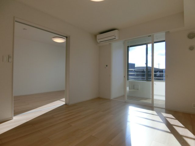 ブルーオーシャン・レジデンスＢの居間・リビング