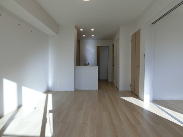 ブルーオーシャン・レジデンスＢの居間・リビング