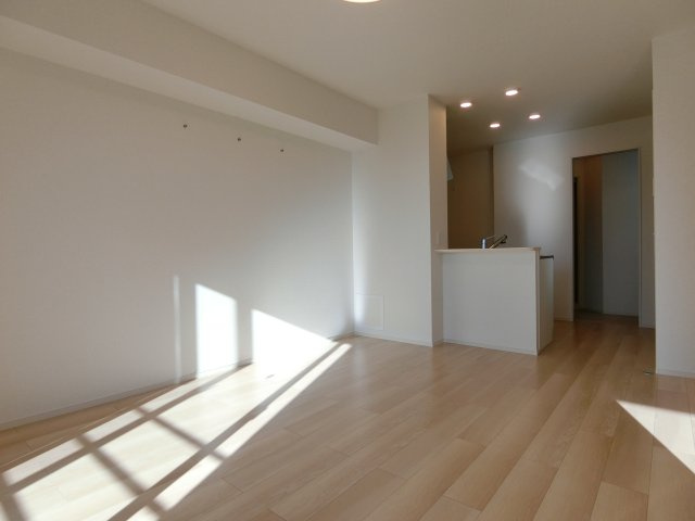 ブルーオーシャン・レジデンスＢの居間・リビング