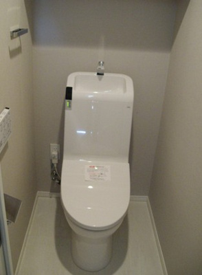 【トイレ】 | パークホームズ中野南台ステーションテラス | 温水洗浄便座。