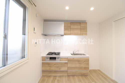 グランドゥール２輝のキッチン|３口ガスコンロ付き◎清潔感のあるキッチンも魅力◎