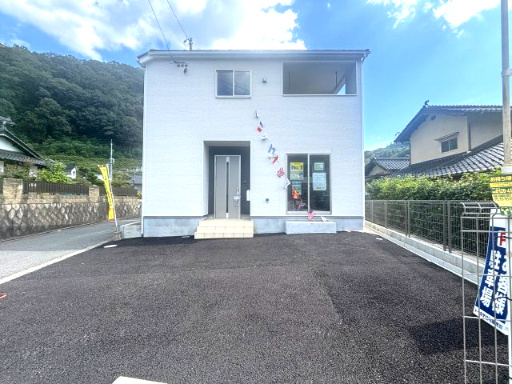 安佐北区大林第5の駐車場|駐車スペースを確保した住まい。日常のお出かけや来客時にも安心です。
